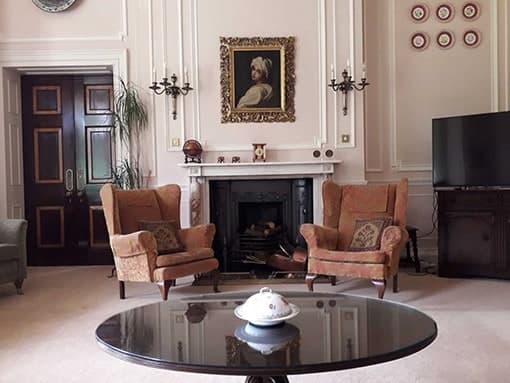 The sitting room with fireplace